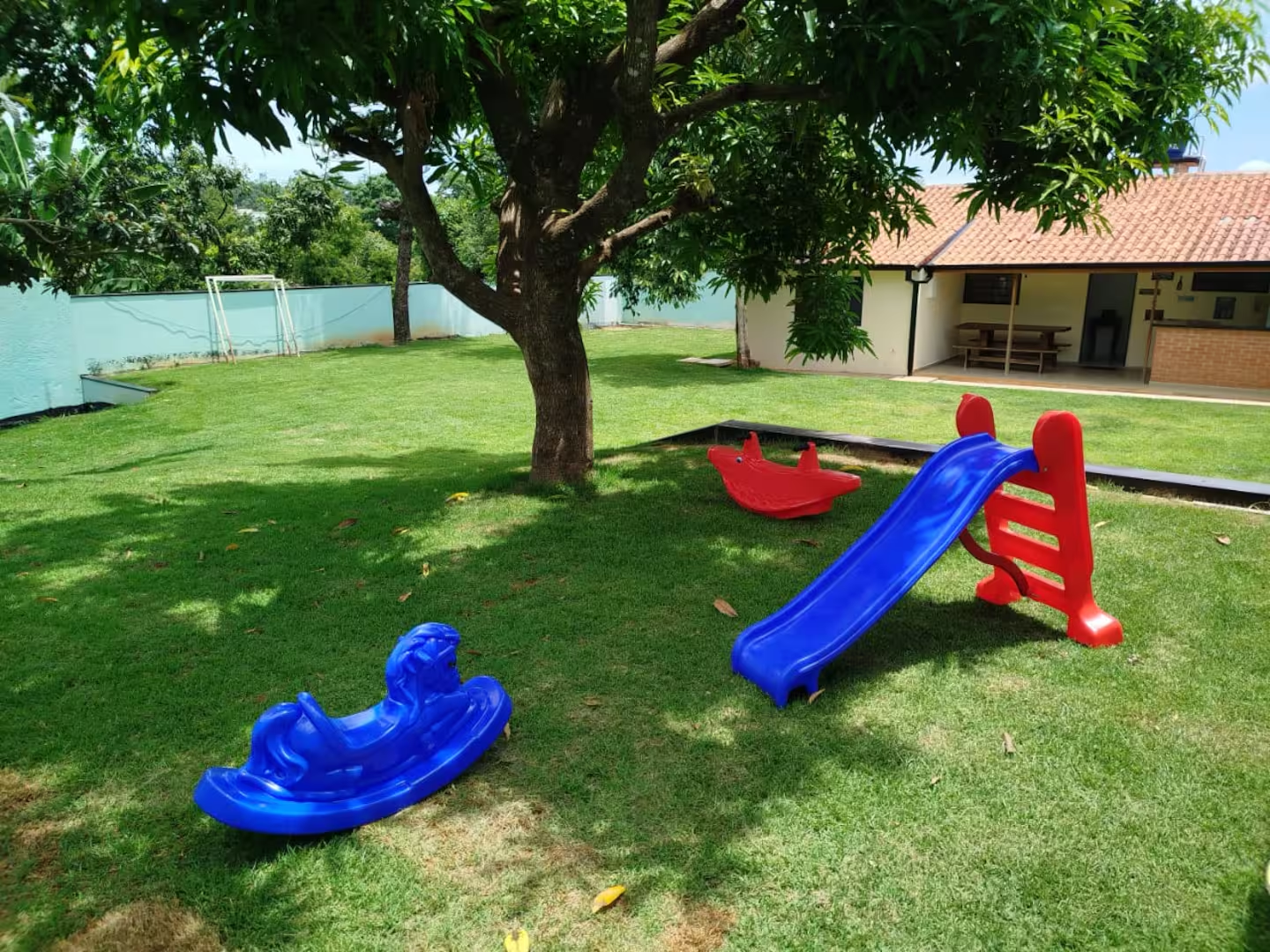 Chácara Ouriço - Mangueira e Playground